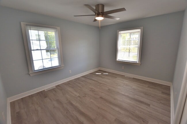 Building Photo - 1640 Bridgedale Dr