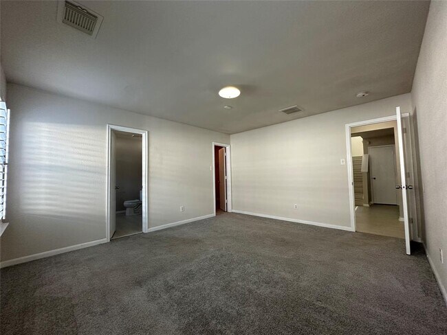 Building Photo - 318 Remington Heights Dr