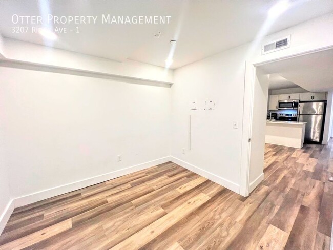 Building Photo - 3207 Ridge Ave