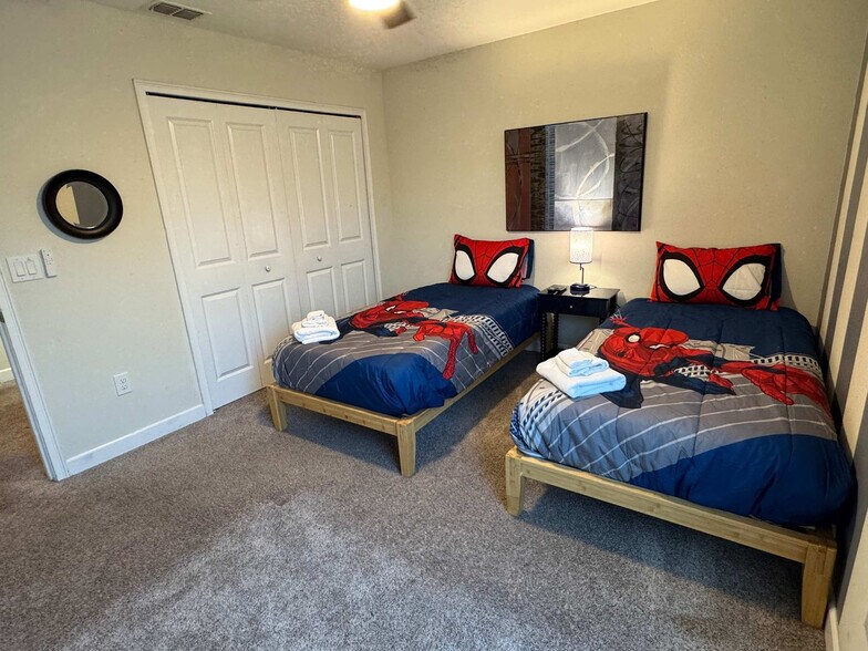 Building Photo - 4718 Kings Castle Cir