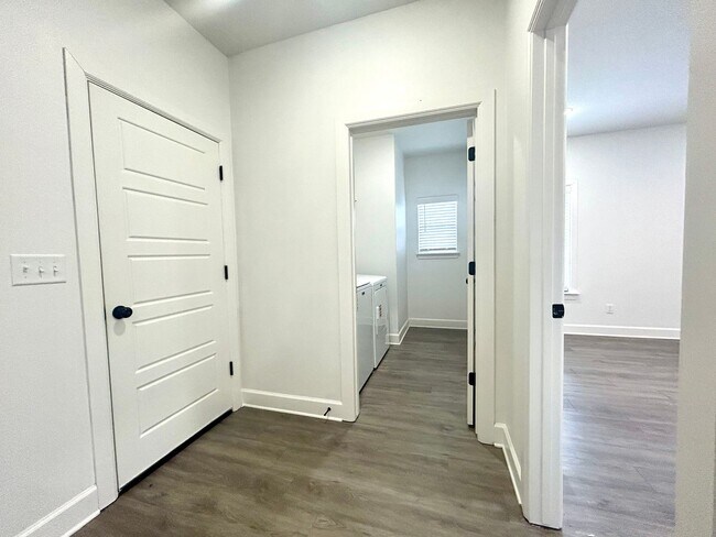 Building Photo - Centerton Home Available NOW! 4 bed, 2 full bath no carpet home. LARGE fenced backyard