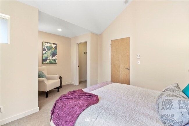 Building Photo - Columbia City Beauty with option to purcha...