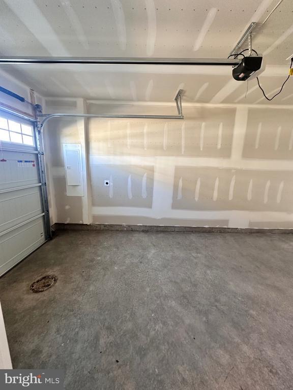 Building Photo - 108 Spring Bank Way