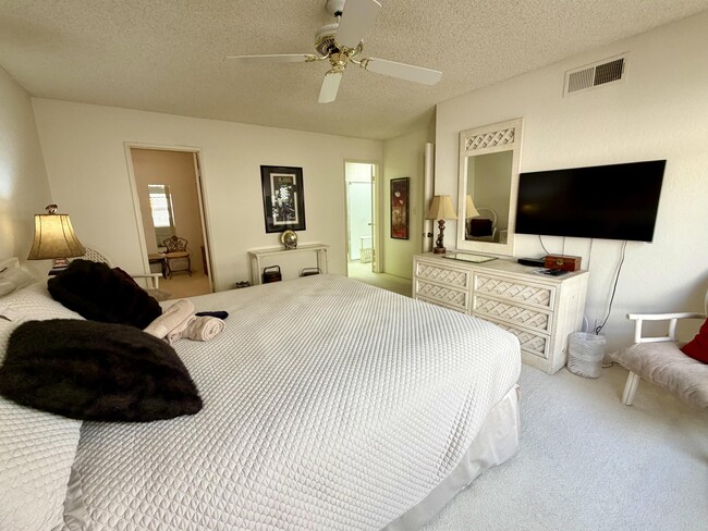 Building Photo - 347 Villena Way