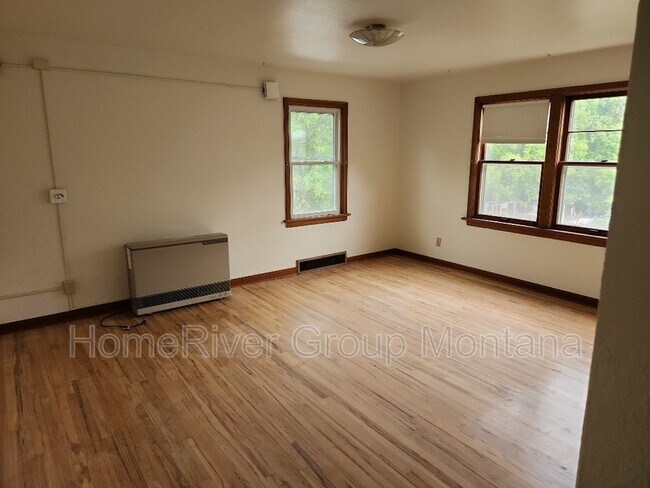 Building Photo - 336 S 5th St E