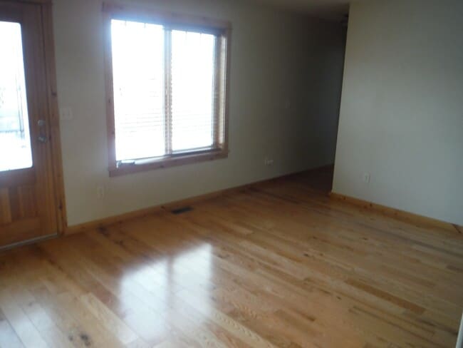 Building Photo - Gorgeous 3 Bedroom Home in Elk Grove Commu...