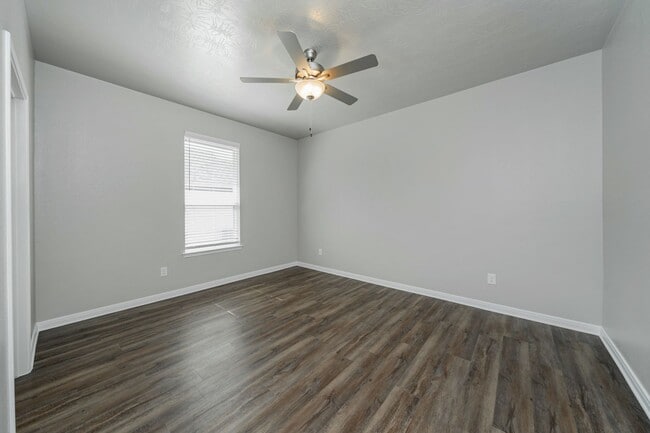 Building Photo - Where Style Meets Comfort: Elevate Your Li...