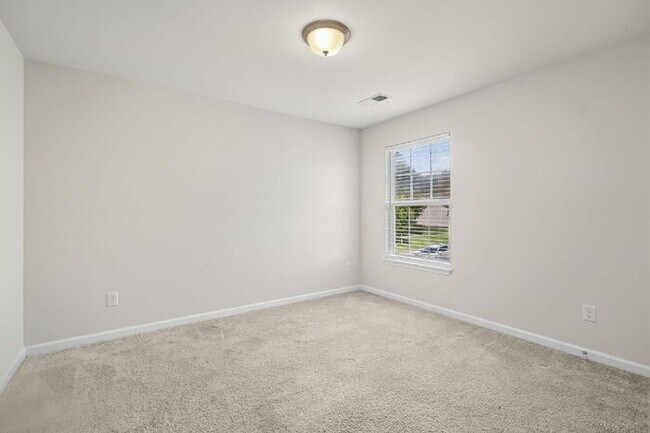 Building Photo - Charming 4-Bedroom Retreat with Cozy Fireplace in Fountain Inn