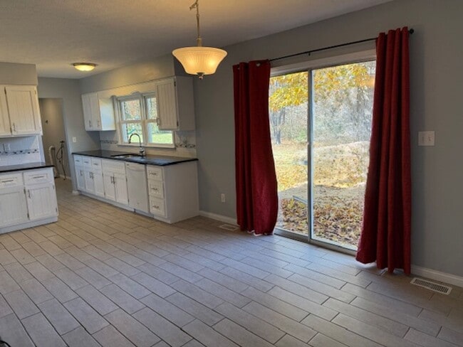 Building Photo - 316 Homeview Dr