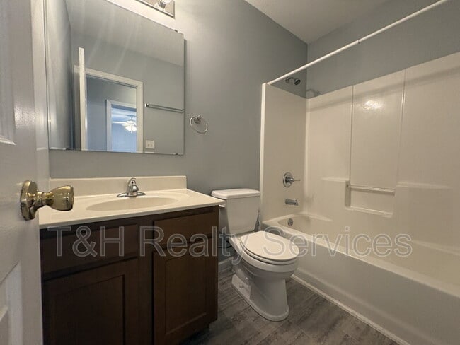 Building Photo - 409 W Washington St