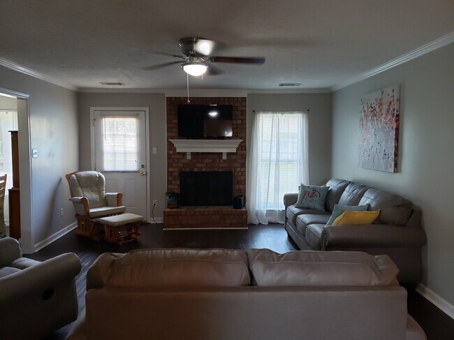 Building Photo - 4127 Meadow Field Ln