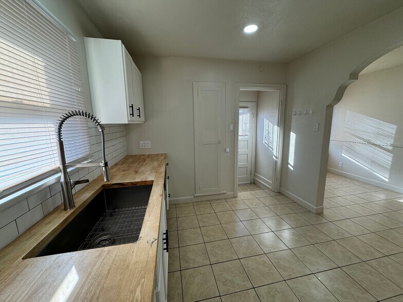 Building Photo - 2659 Brinker Ave