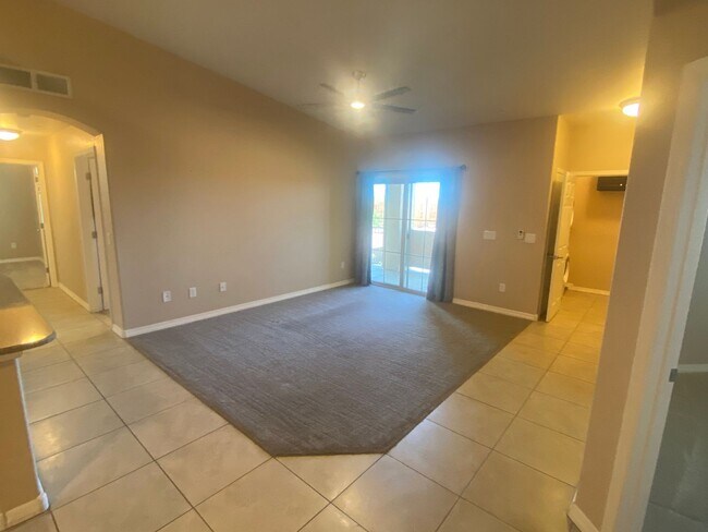 Building Photo - Spacious and Updated 3 Bed/2 Bath Condo w/Garage - Mesa