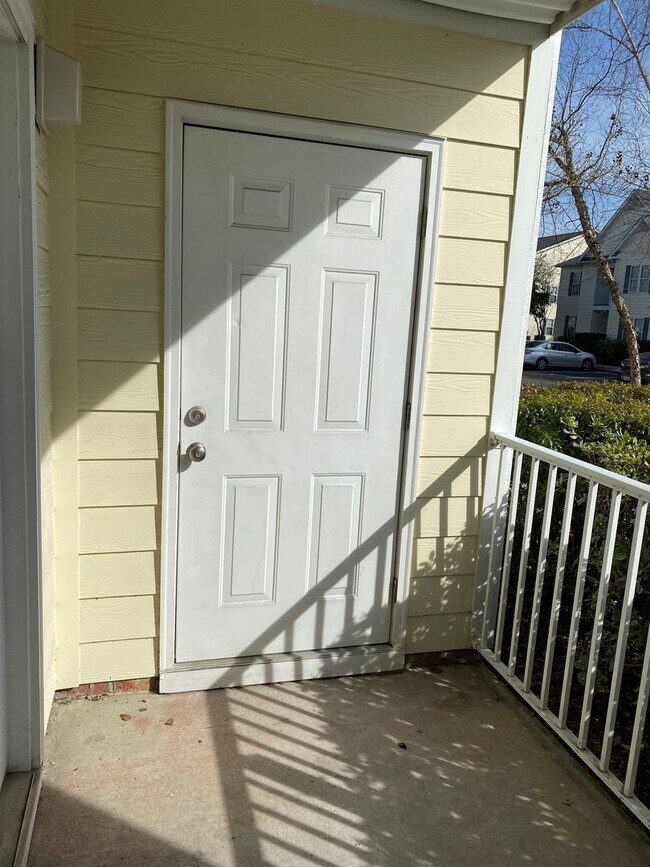 Building Photo - H5010-2