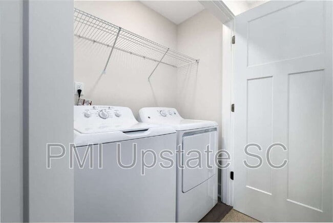 Building Photo - 214 Cali Wy