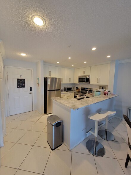 Building Photo - 2400 Feather Sound Dr