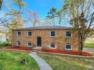 Building Photo - 2419 Polk Cir NE