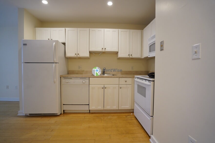 Building Photo - 40 Boylston St