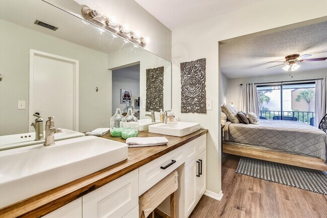 Building Photo - 11222 Hutchison Blvd