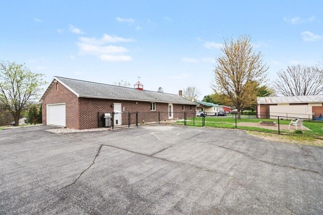 Building Photo - 303 Shed Rd