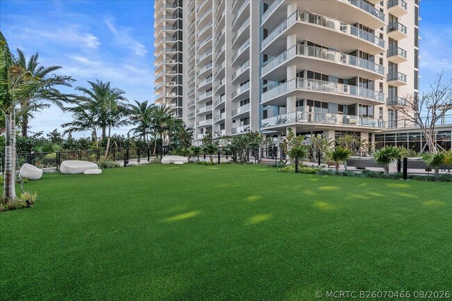 Building Photo - 220 Lake Shore Dr