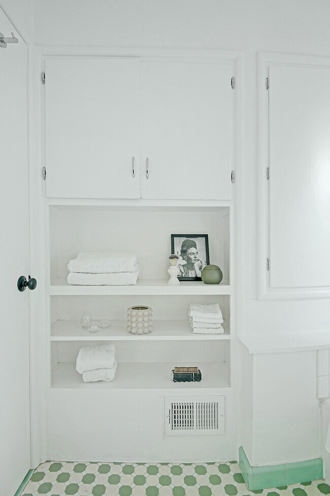 Building Photo - 1330 NE Church St