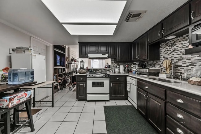 Building Photo - 721 N Balsam St