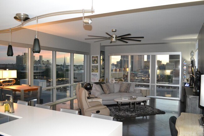 Building Photo - 315 Rock St