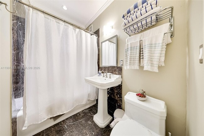 Building Photo - 521 NE 74th St