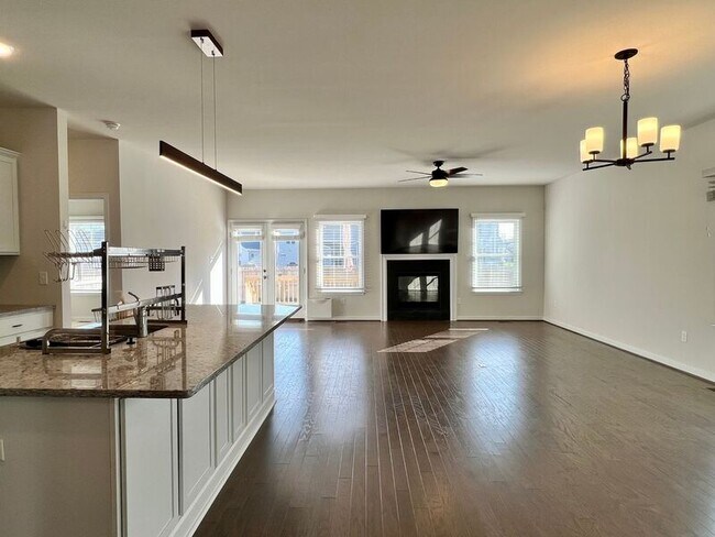 Building Photo - 8180 Lyman Ct