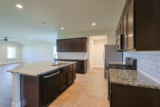 Building Photo - 707 Acacia Park Ln