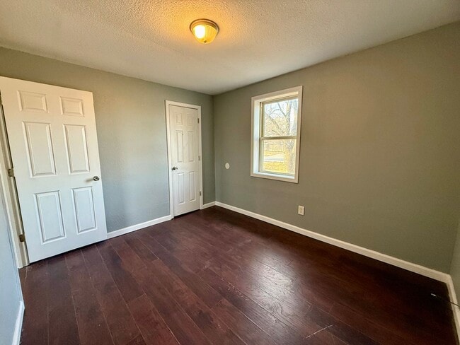 Building Photo - 3 Bedroom/1 Bathroom Home in Paragould AR - $1,100/month - Section 8 Welcome!