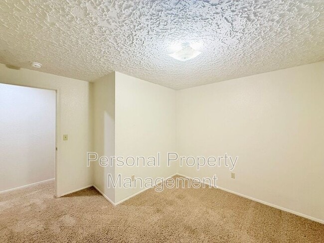 Building Photo - 708 W 31st St