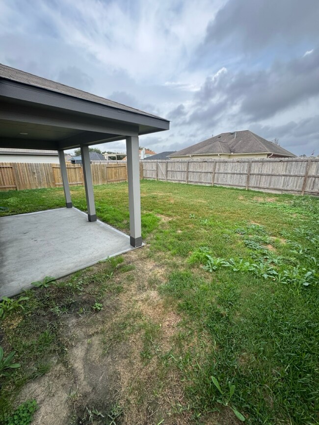 Building Photo - 820 Clear Vly Ln