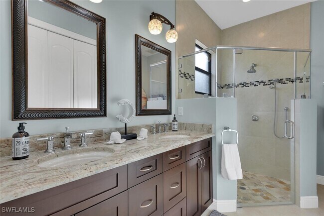 Building Photo - 707 104th Ave N