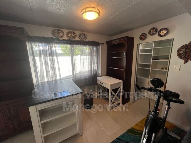 Building Photo - 421 S Paseo Laredo