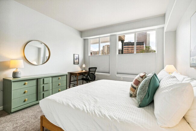 Building Photo - 1727 Pearl St