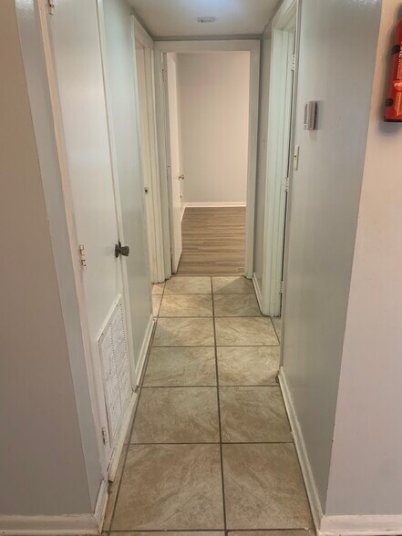 Building Photo - 5155 Wayneland Dr unit B1