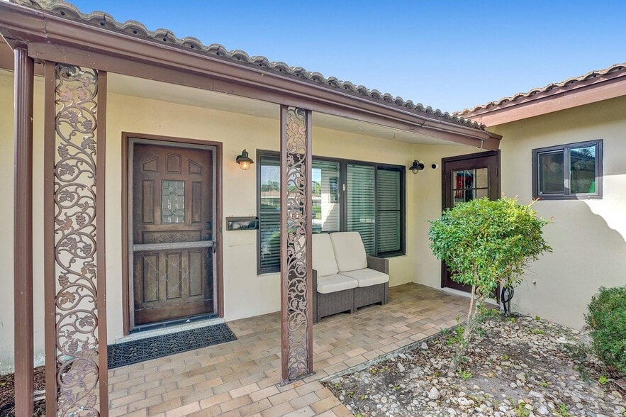 Building Photo - 2620 NE 19th St