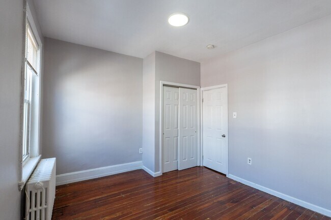 Building Photo - Point Breeze 3 bedroom South Philly