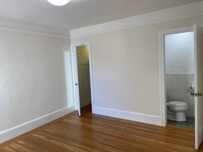 Building Photo - Classic & Timeless Parkside Home 3BD / 2.5BA