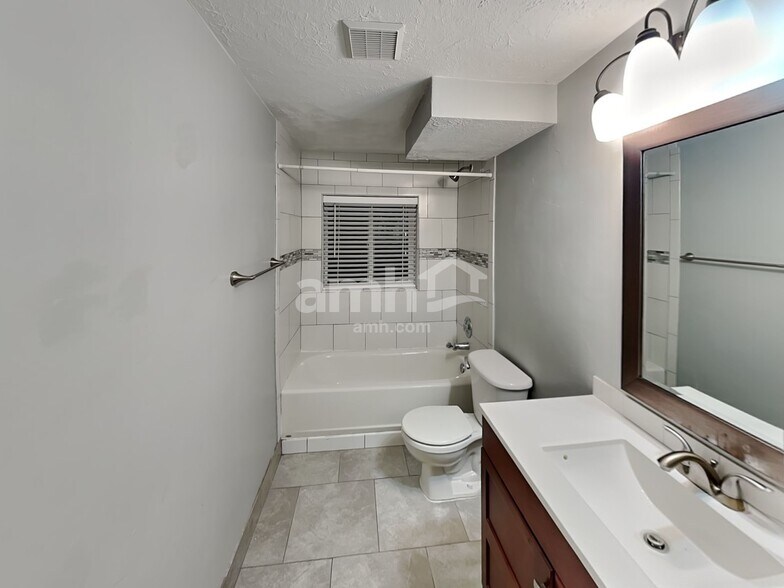 Building Photo - 86 N 360 W