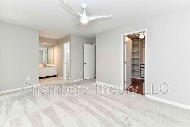 Building Photo - 12231 Westwood Hills Dr