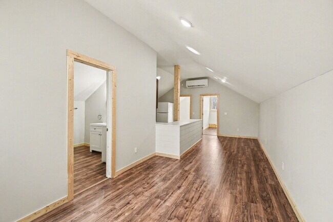 Building Photo - 2 Bedroom Rental Loft With Garage - $1150/Month