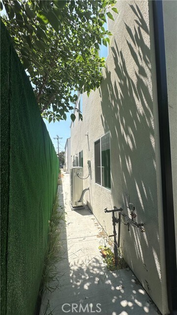 Building Photo - 7726 Laurel Canyon Blvd