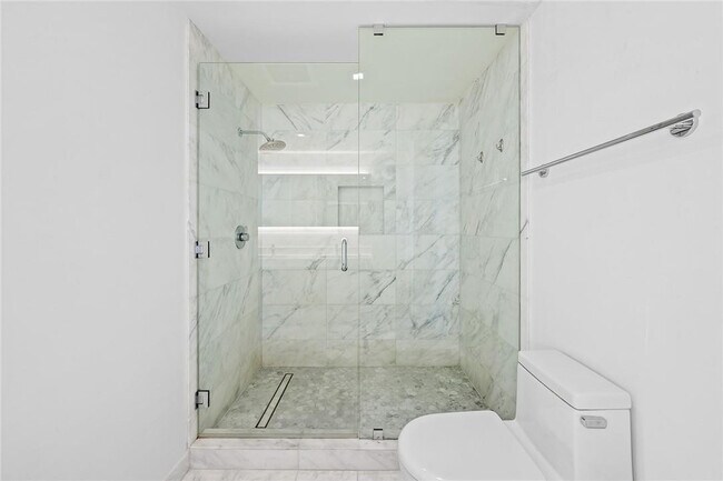 Building Photo - 401 N Birch Rd