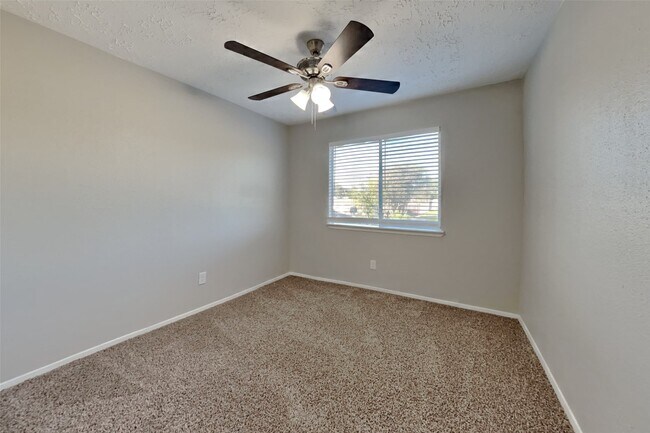 Building Photo - 7443 Kite Hill Dr