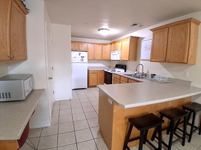 Building Photo - 1969 N Canyon Rd