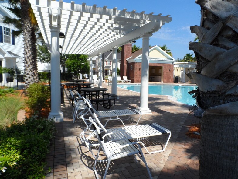 Pool - 575 Oakleaf Plantation Pky