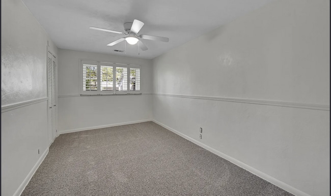 Building Photo - 4265 Brentwood St